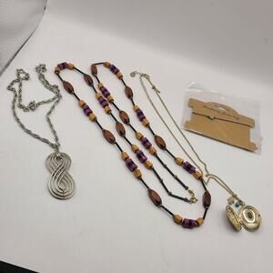 Necklace lot of 4